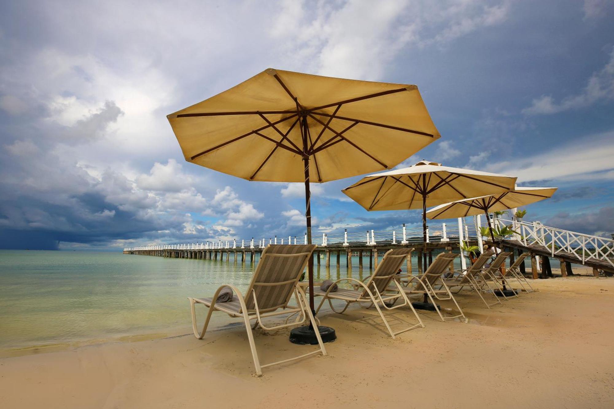 Eden Beach Resort By Ehm Ронгсанлем Экстерьер фото